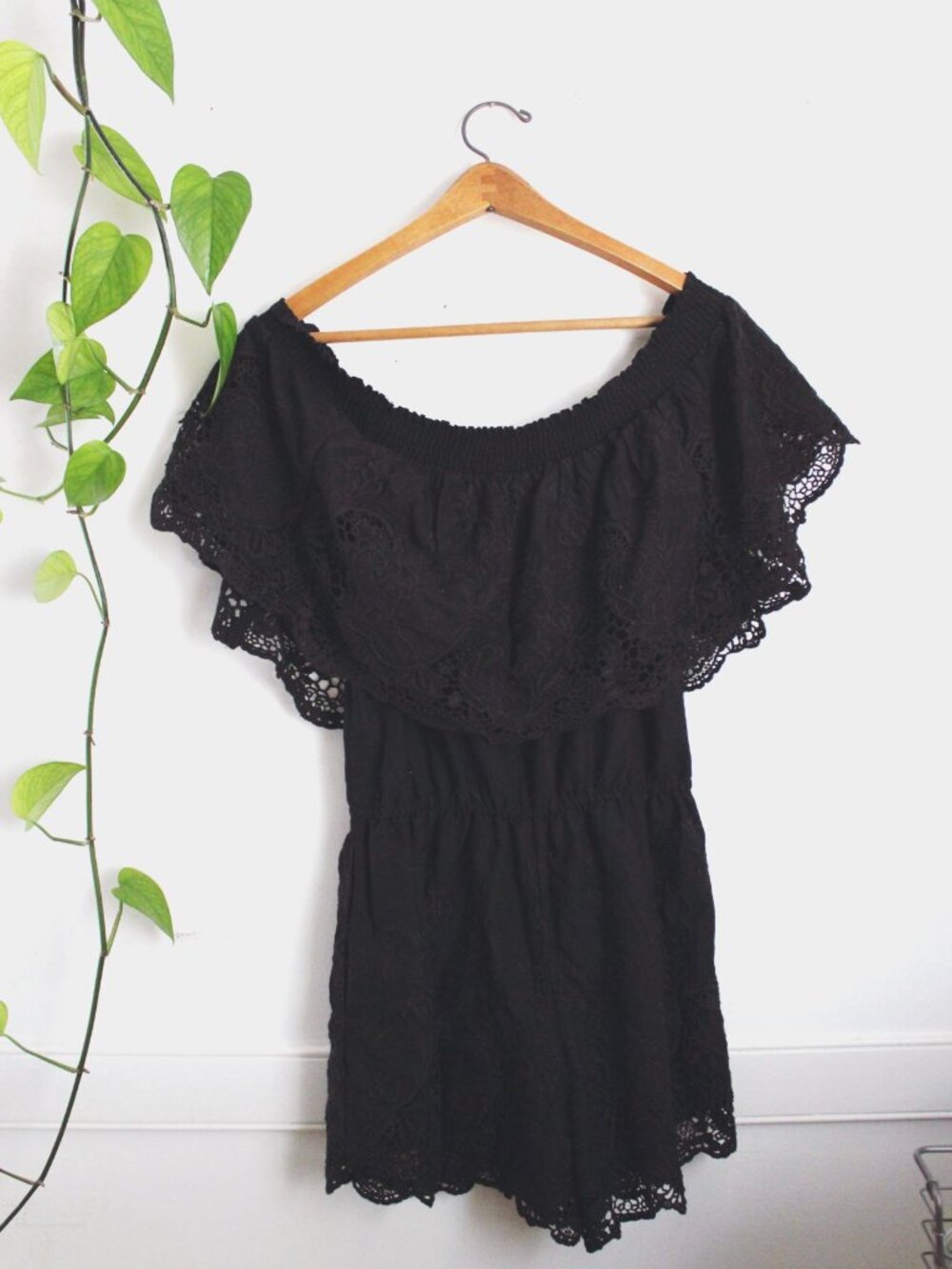 Abercrombie & Fitch Black Off-Shoulder Crochet Lace Romper Small Whimsigoth - Picture 2 of 9